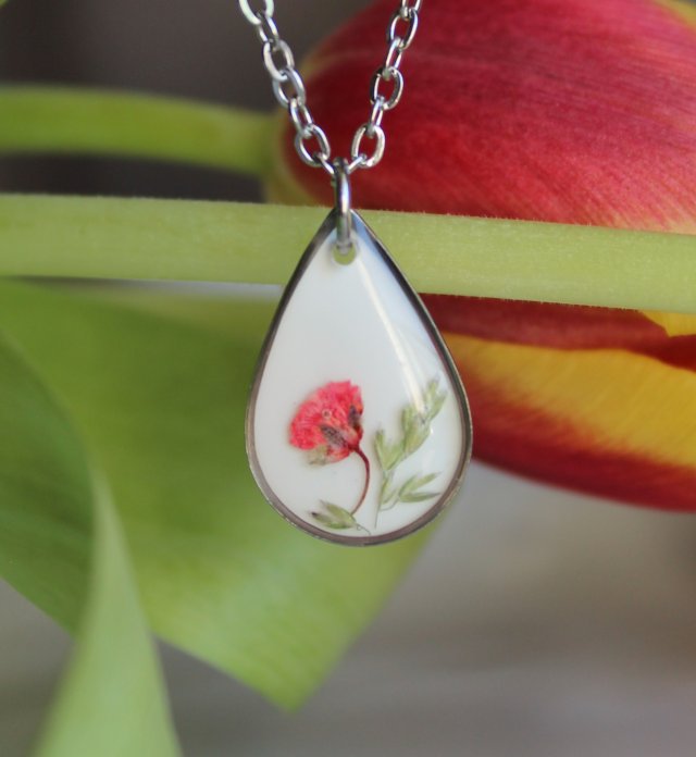 Srebrna zawieszka srebrny wisiorek naszyjnik z suszonymi kwiatami prezent dla niej żywica vintage retro łezka łza kolorowe kwiaty