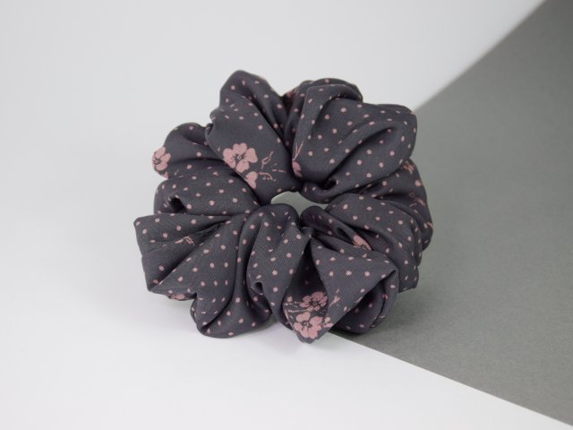 Gumka do włosów scrunchie.