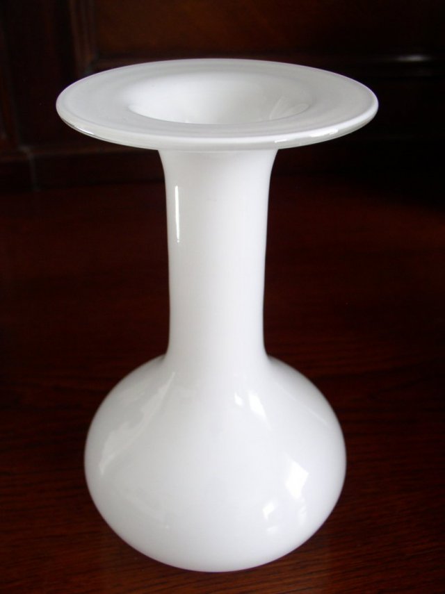 wazon z mlecznego szkła-handmade