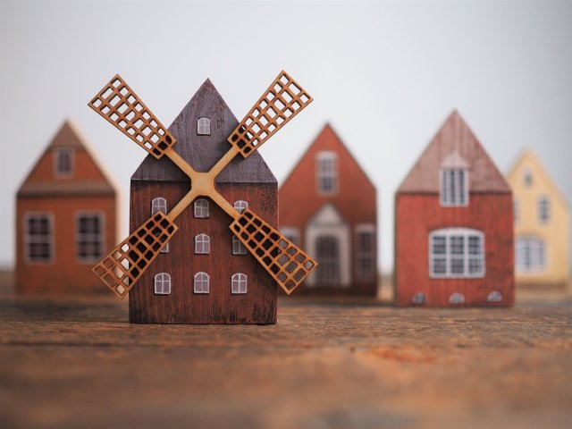 Komplet 5 szt - drewniane domki + wiatrak ręcznie malowane