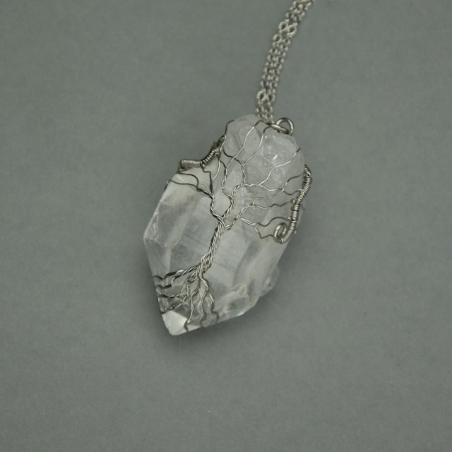 Duży wisior drzewo życia surowy kryształ górski, wire wrapping, stal chirurgiczna