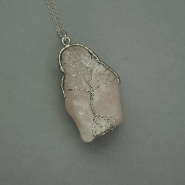 Duży wisior drzewo życia surowy kwarc różowy, wire wrapping, stal chirurgiczna