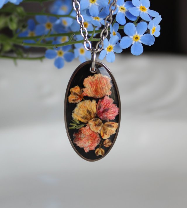 Srebrna zawieszka srebrny wisiorek naszyjnik z suszonymi kwiatami prezent dla niej żywica vintage retro kwiaty z żywicy epoksydowej czarna