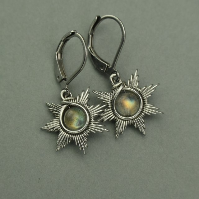 Małe kolczyki słoneczka labradoryt wire wrapping słońce słońca