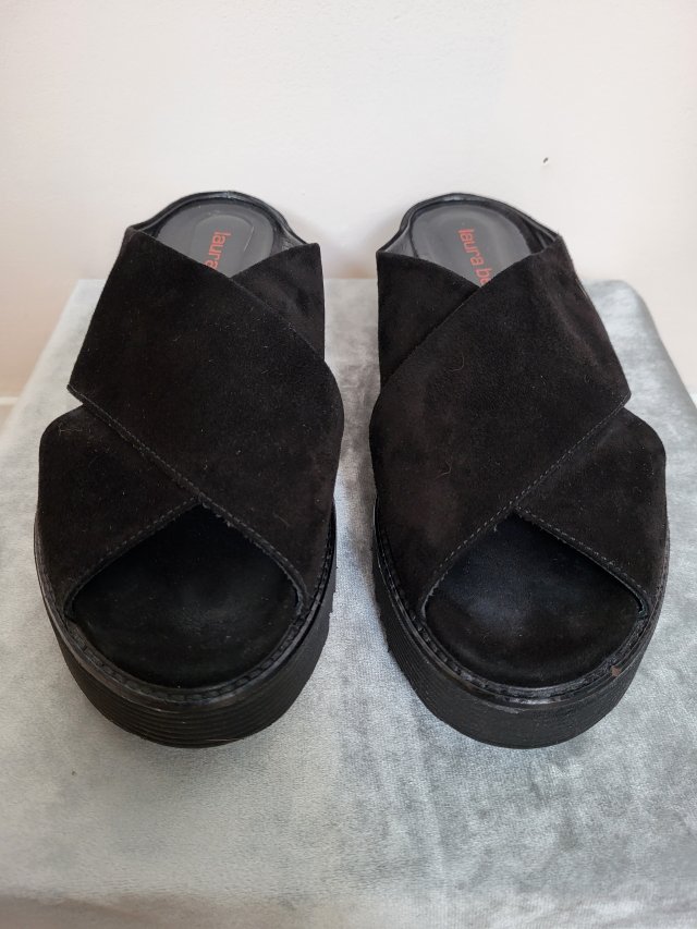 Włoskie klapki sandały na koturnie platformie skórzane czarne Laura Bellariva