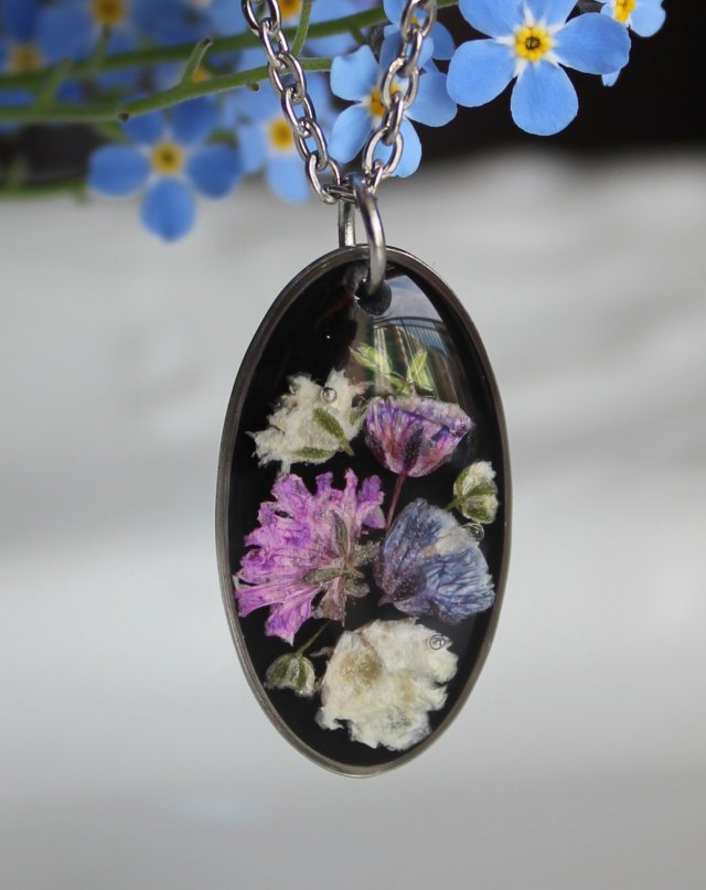 Srebrna zawieszka srebrny wisiorek naszyjnik z suszonymi kwiatami prezent dla niej żywica vintage retro kwiaty z żywicy epoksydowej jajowata fioletowa