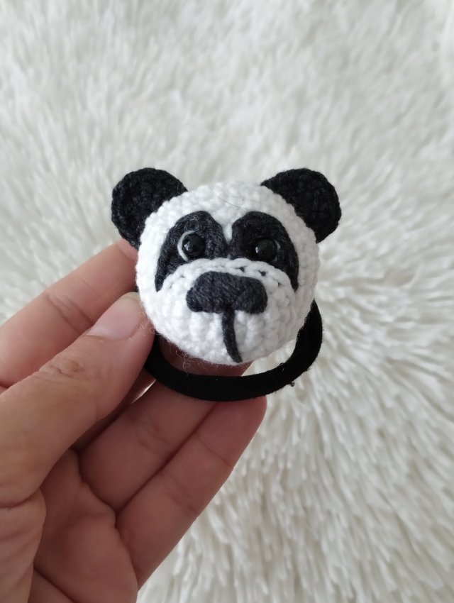 szydełkowa gumka do włosów panda