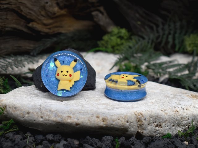 Tunele do uszu 28mm / Pokemon, Pikachu / plugi, rozpychacze, tapery, tunele siodłowe #111