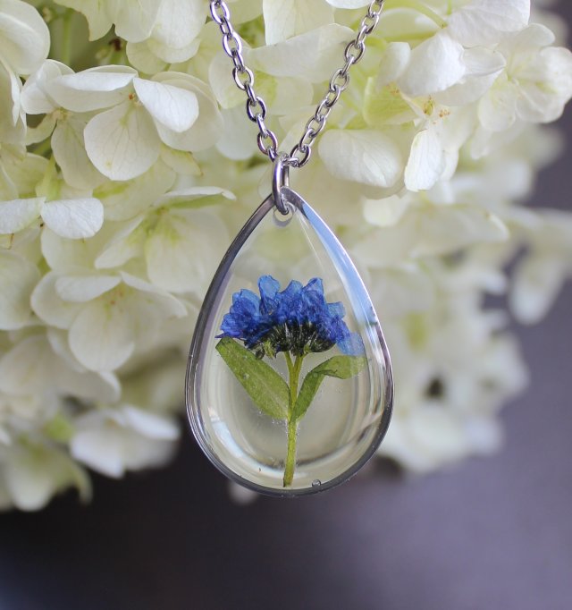 Srebrna zawieszka srebrny wisiorek naszyjnik z suszonymi kwiatami prezent dla niej żywica vintage retro łezka łza niezapominajki