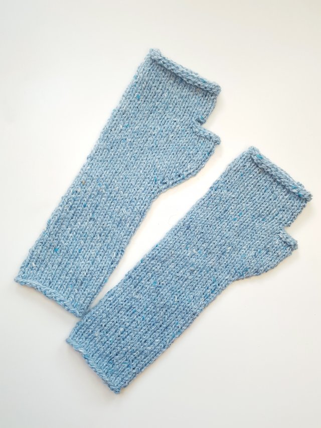 Wiosenne rękawiczki bez palców błękitne