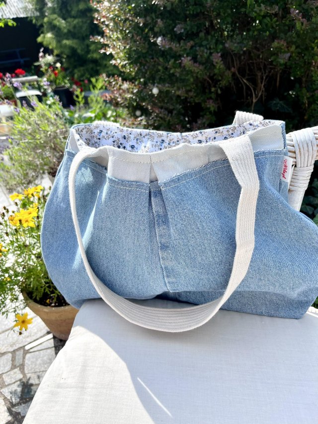 Lekka jeansowa torebka CHILL z podszewką w kwiatki