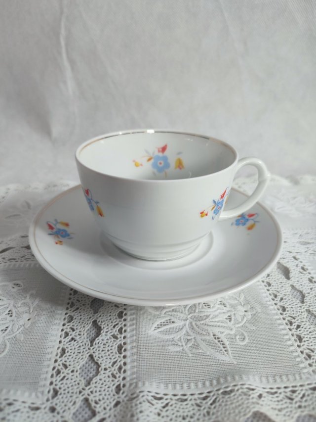 filiżanka ze spodkiem-porcelana-vintage