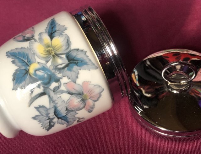 BIG Royal Worcester  egg holder   -  duży porcelanowy pojemnik do gotowania jajek po angielsku