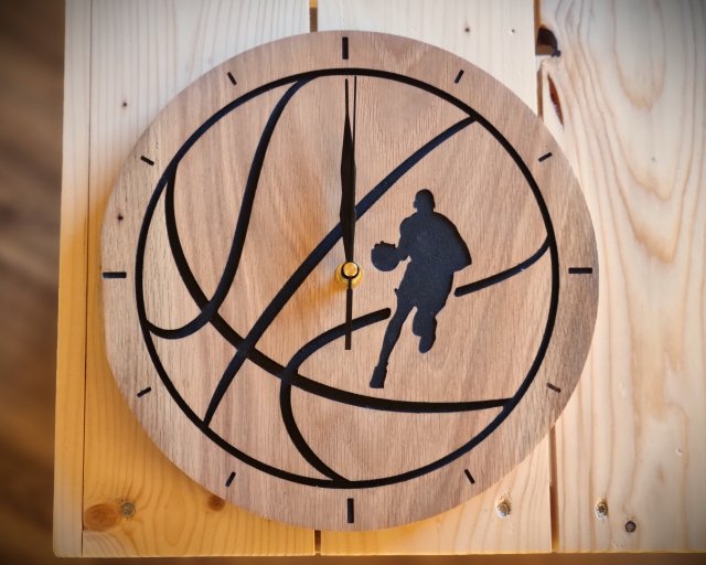 Zegar ścienny koszykówka, piłka do kosza, młodzieżowy z drewna, dębowy, dąb 26cm, prezent dla koszykarza, do pokoju nastolatka dodatki boho