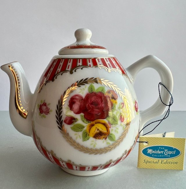 Collectable - Porcelain Art ❀ڿڰۣ❀ Miniature Teapot - Special Edition ❀ڿڰۣ❀ Imbryk Kolekcjonerski