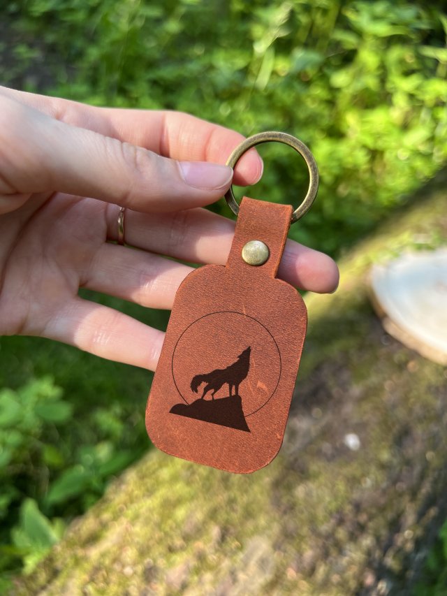 Brelok z grawerem z Wilkiem skórzany personalizowany handmade