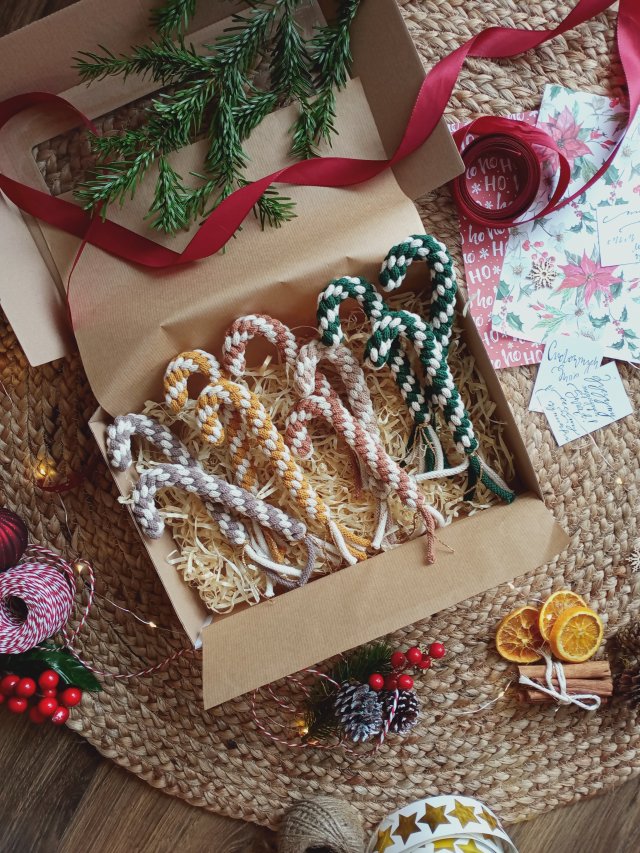 Zestaw 10 ozdób choinkowych na prezent makrama
