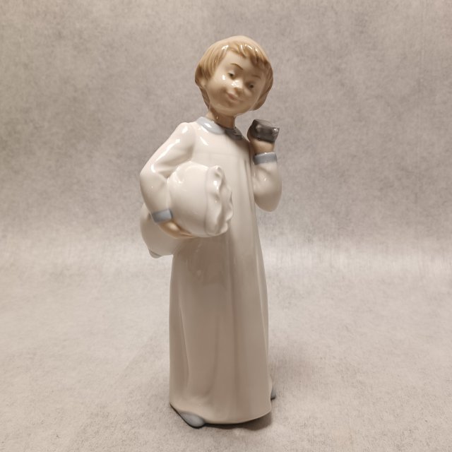 LLADRO seria Zaphir "Chłopiec z zegarkiem" #596G/M