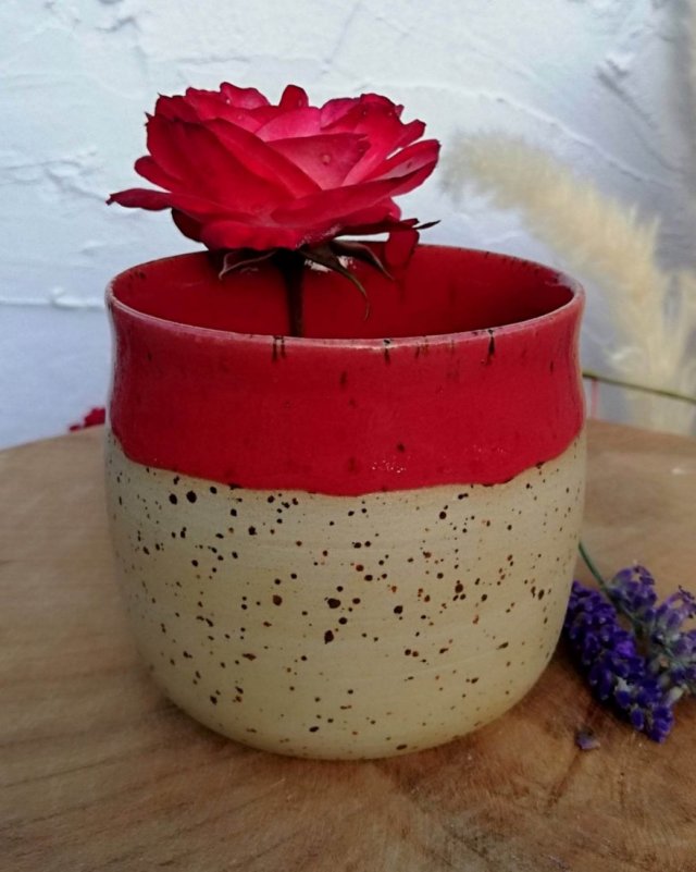 CZERWONY KUBEK CERAMICZNY duża czarka  kamionkowa IDEALNA DO KAWY CAPPUCCINO w woreczku jutowym GOTOWY DO WRĘCZENIA PREZENT WALENTYNKOWY