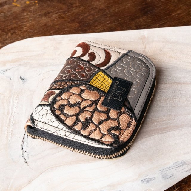 Ręcznie malowany patchworkowy brązowy portfel damski