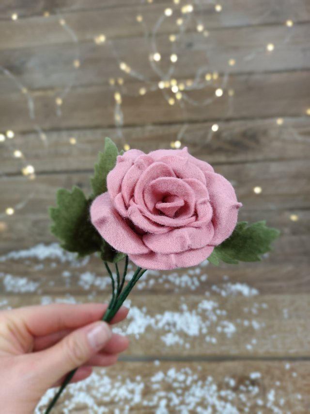 Różowa róża; kwiat z filcu; handmade