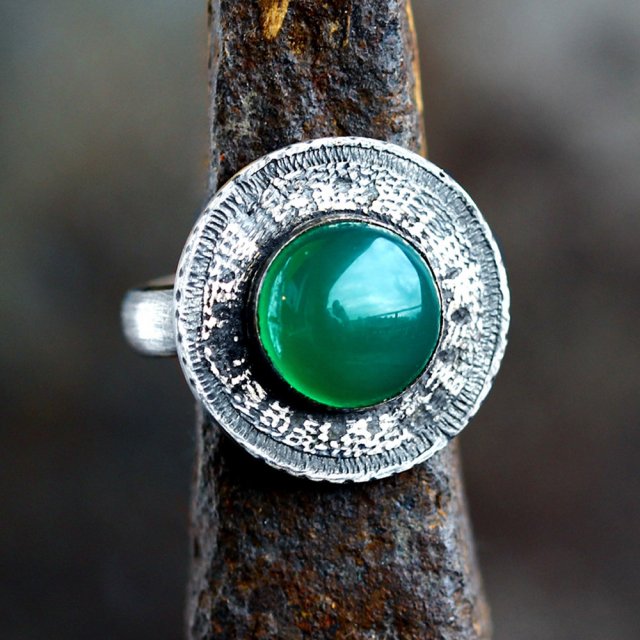 Srebrny pierścionek tribal z naturalnym kamieniem, zielony onyks