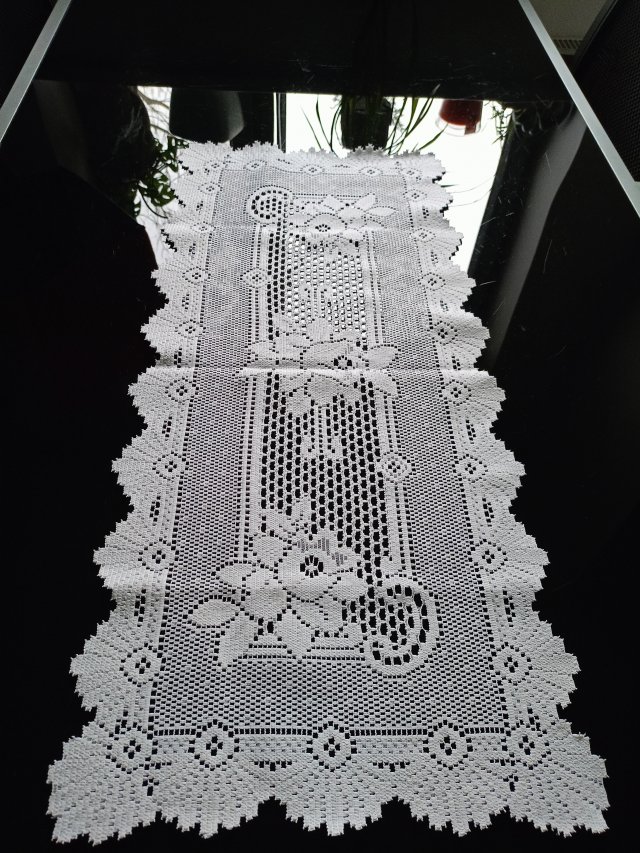Biały bieżnik obrus