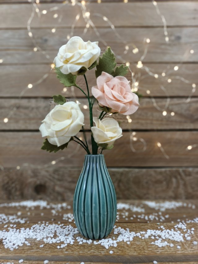Bukiet kremowych róż; kwiaty z filcu, handmade