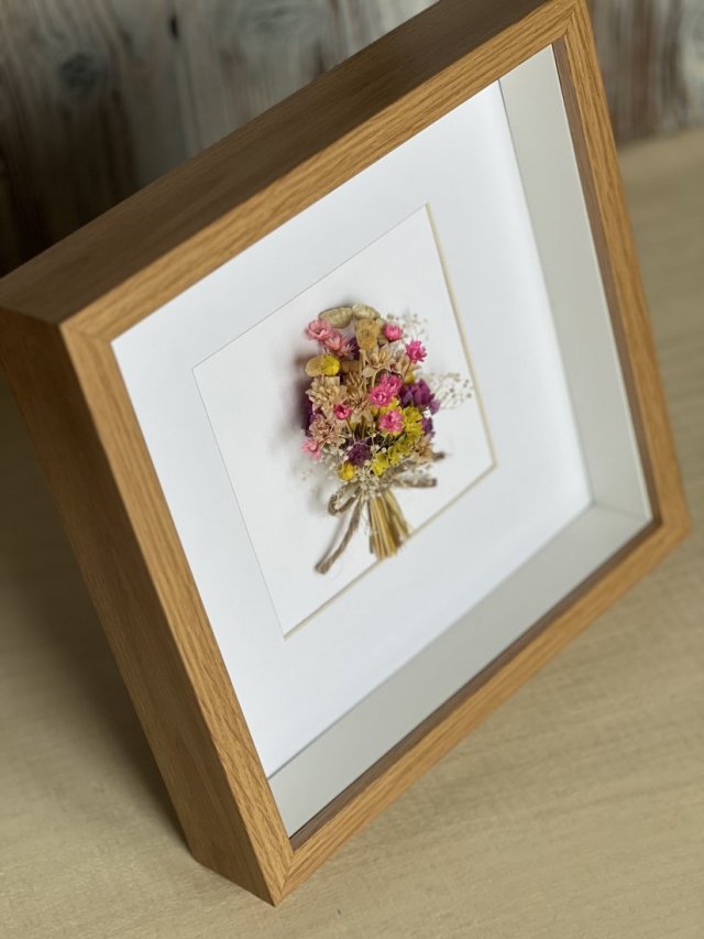 Bukiecik suszonych kwiatów w drewnianej ramce, prezent dla osoby kochającej kwiaty