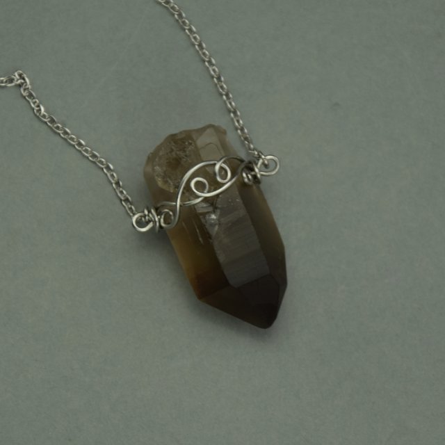 Naszyjnik minimalistyczny Talizman duży kwarc dymny, wire wrapping, stal chirurgiczna