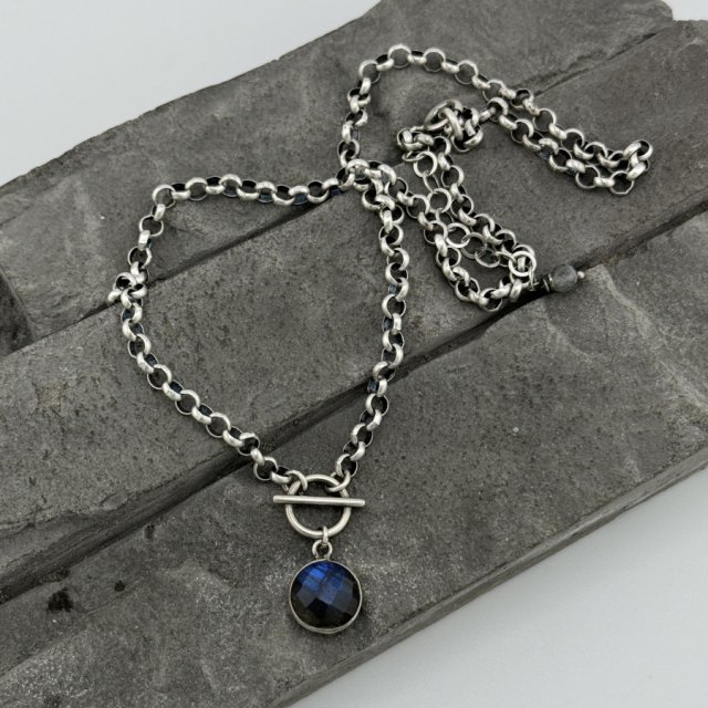 Labradoryt na grubym łańcuszku - naszyjnik