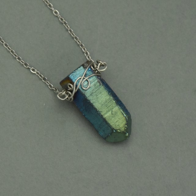 Naszyjnik talizman kryształ górski kwarc tytanowy aura tęczowa ze stali chirurgicznej wire wrapping