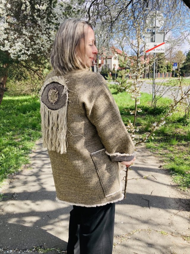 Kimono 100% wełna melanż zdobione na plecach aplikacją z motywem oka.
