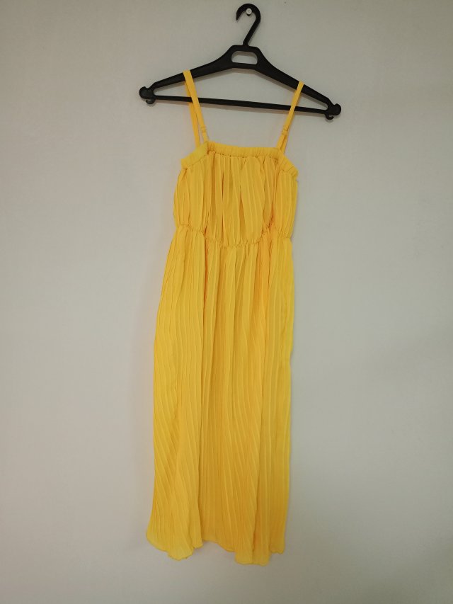 Plisowana żółta sukienka S