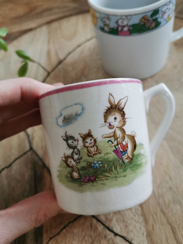 Kubek kolekcjonerski z króliczkami na wielkanoc