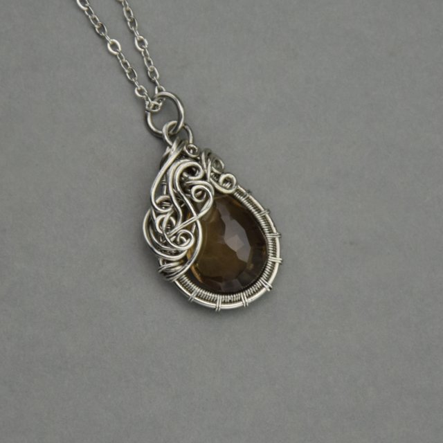 Duży wisior kwarc dymny, wire wrapping kwarc rutylowy