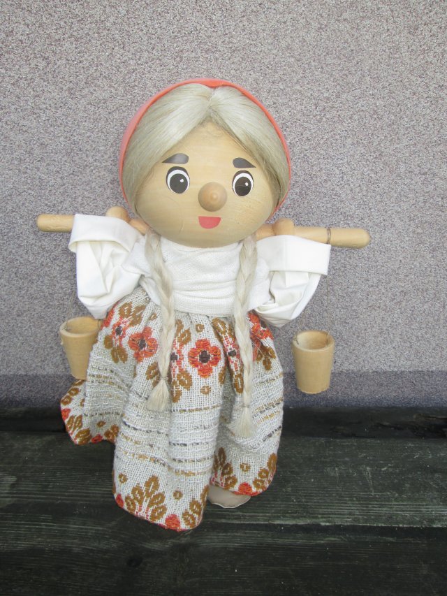Babcia z cebrzykami/Cepelia