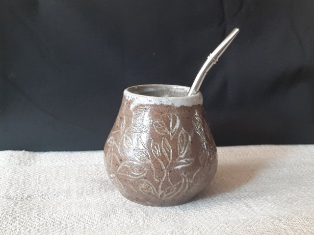 Ręcznie robiony Mateo, Gourd, Calabash - kubek do yerba mate z gliny szamotowej, wyższy, w liście