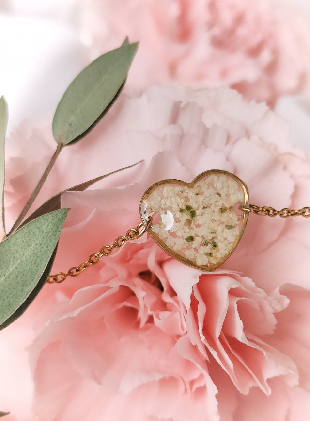 Bransoletka serce koronka - biżuteria z żywicy epoksydowej z suszonymi kwiatami