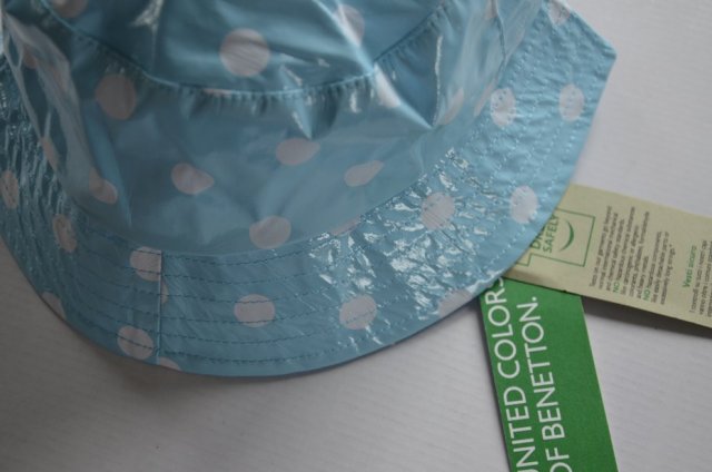 nowy kapelusz 2 lata Benetton bucket hat na deszcz kropki grochy