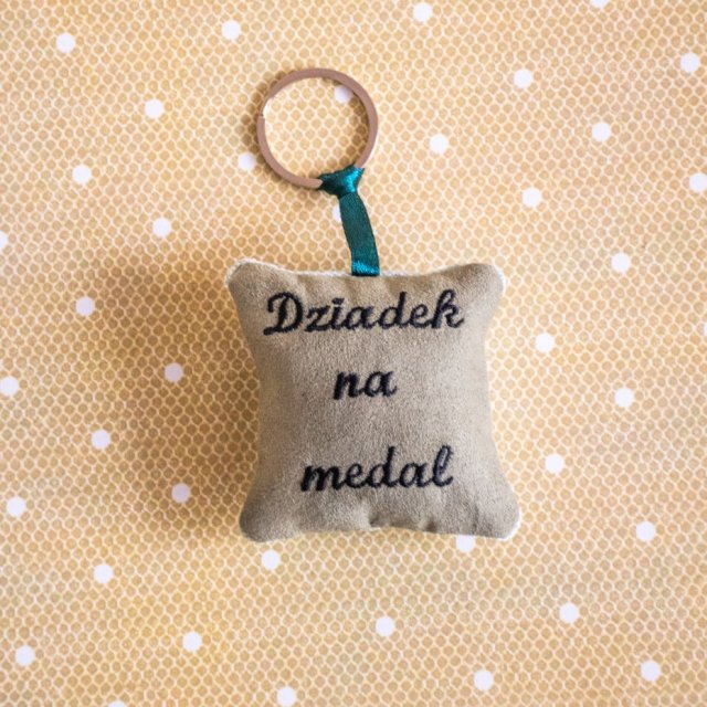 Brelok - Dziadek na medal