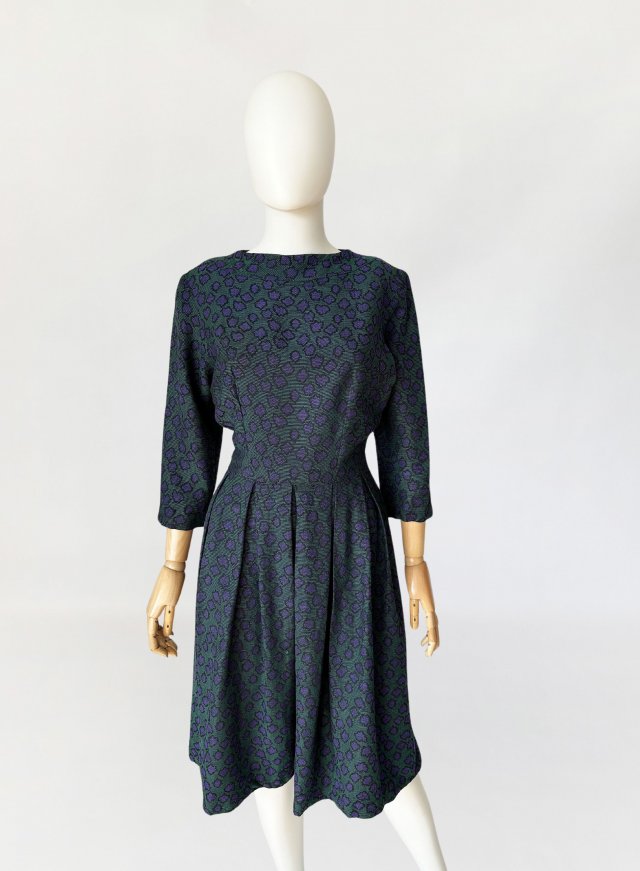 Wełniana sukienka vintage o fasonie 50's