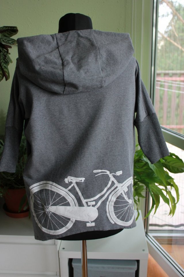 Bluza z rowerem na plecach