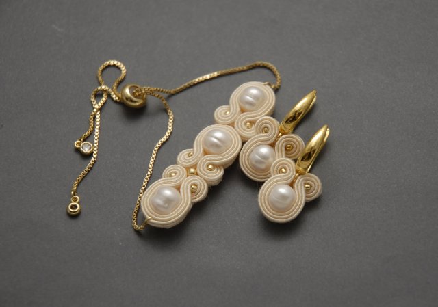 komplet biżuterii sutasz z perłami