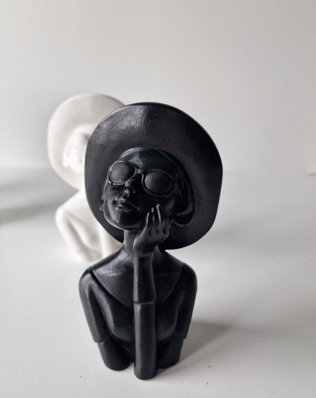 Figurka ozdobna - Dama w kapeluszu