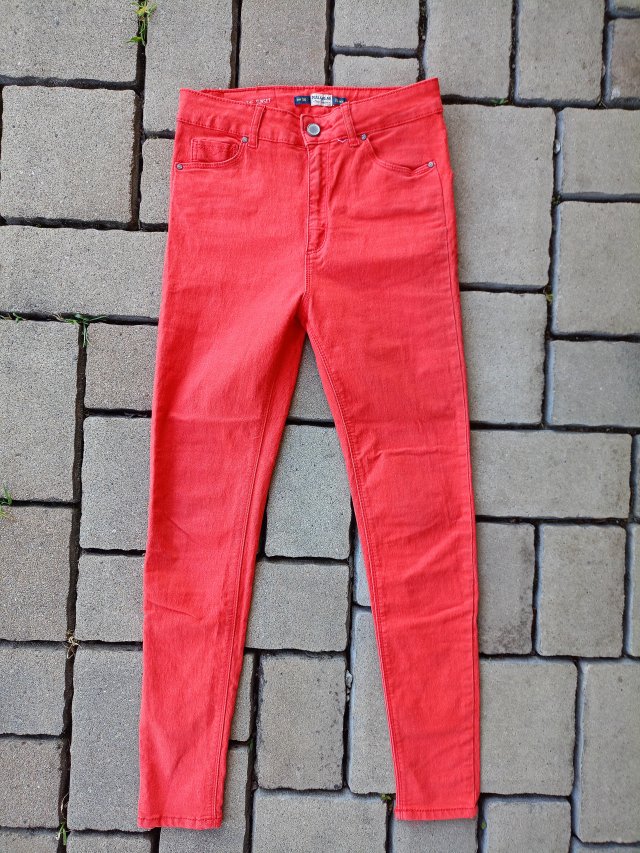 Kolorowe jeansy XS