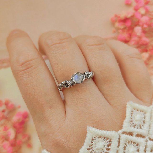 Pierścionek Kamień Księżycowy regulowany stal chirurgiczna handmade wirewrapping