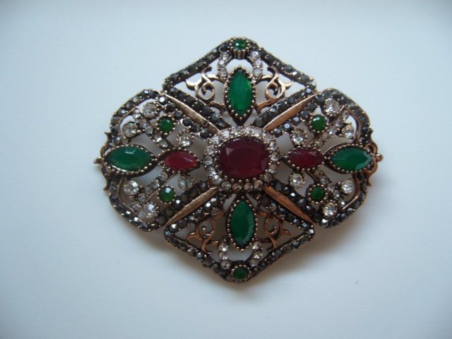 ELEGANCKA BROSZA