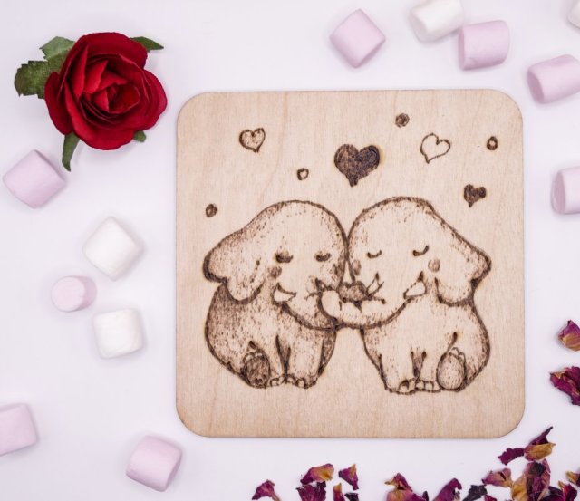 Drewniana ręcznie wypalana podkładka pod kubek - Słonie - prezent handmade, rękodzieło