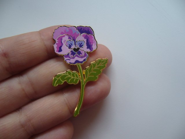 PIN PRZYPINKA BROSZKA KWIAT BRATEK